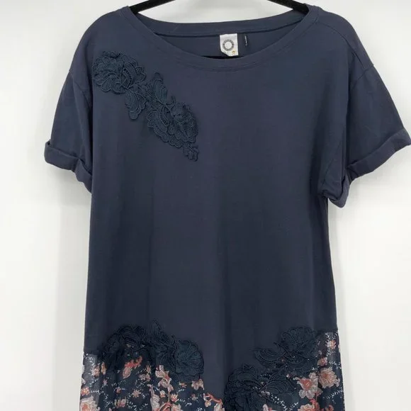 Anthropologie Akemi & Kin Blue Size Large Tunic Top Womens Floral Applique Hem - Picture 4 of 8